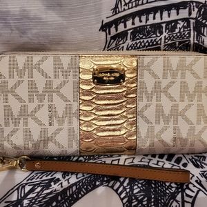 Micheal Kors Wallet